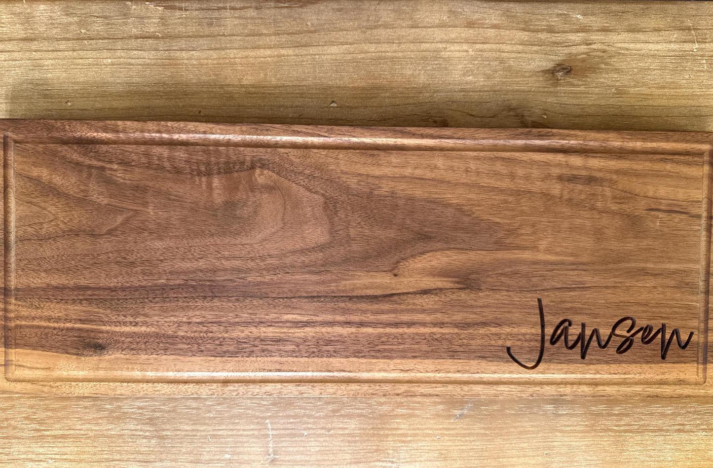 Walnut Juice Groove Cutting Board: Personalized Kitchen Decor