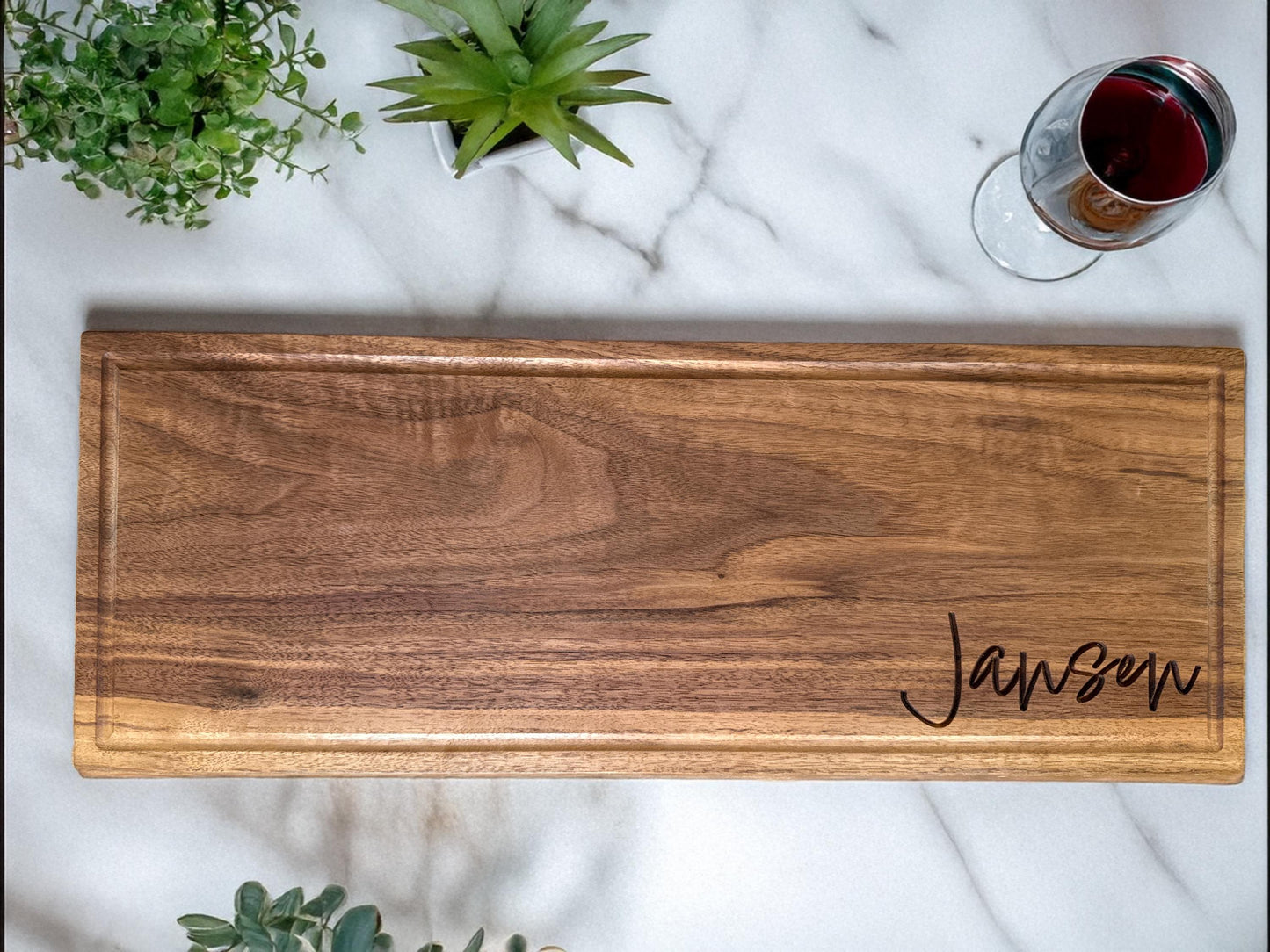 Walnut Juice Groove Cutting Board: Personalized Kitchen Decor