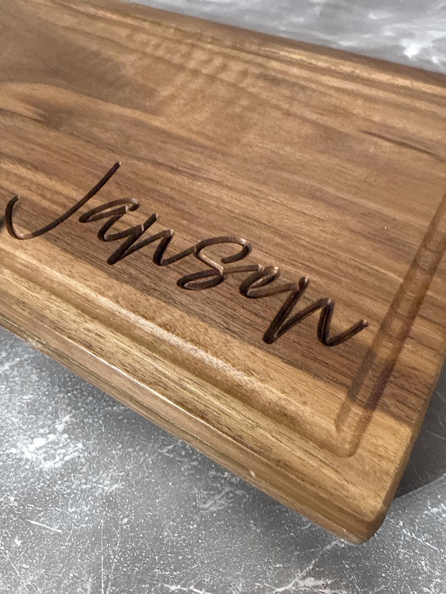 Walnut Juice Groove Cutting Board: Personalized Kitchen Decor