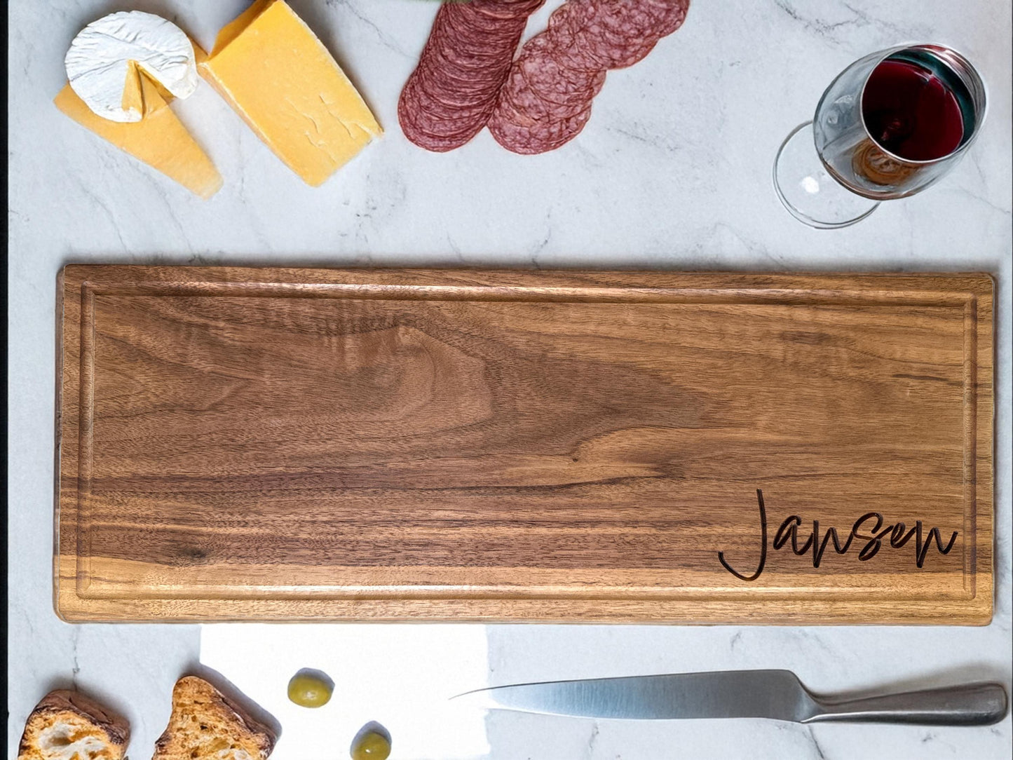 Walnut Juice Groove Cutting Board: Personalized Kitchen Decor